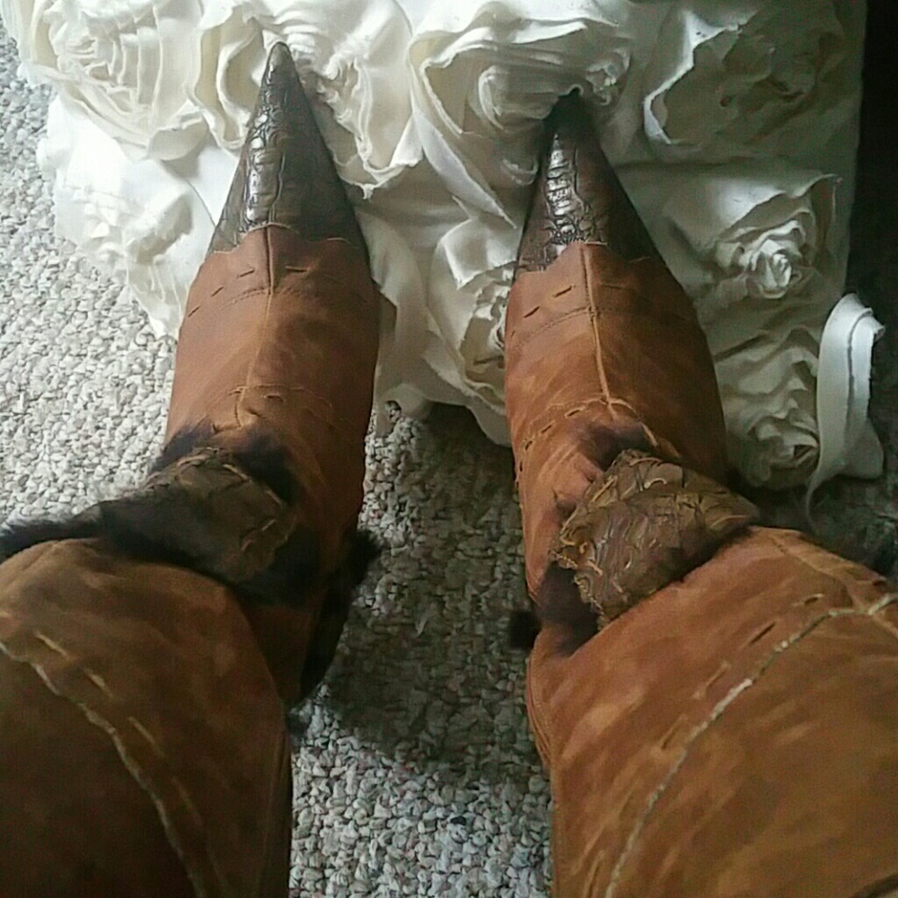 Boots - Picture 4 of 4